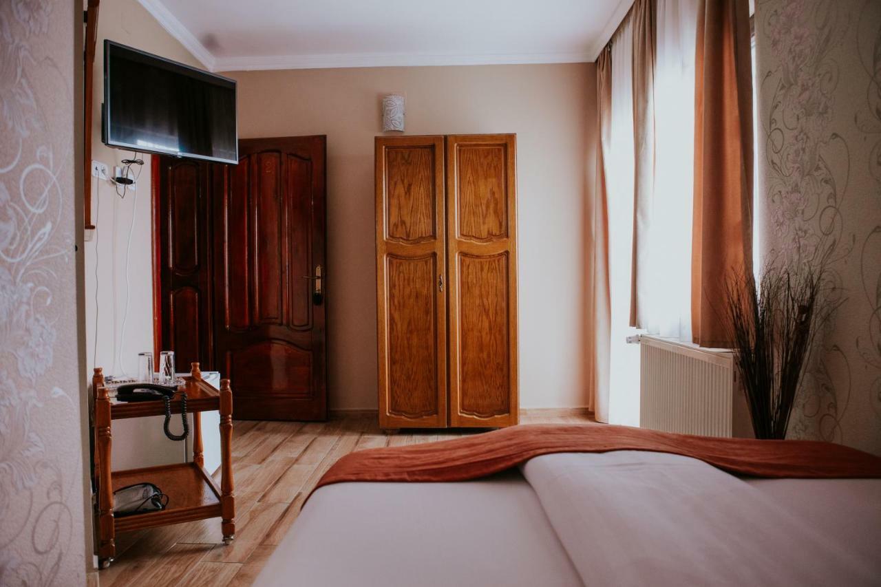 Hotel-Restaurant Milenium Salonta Ngoại thất bức ảnh