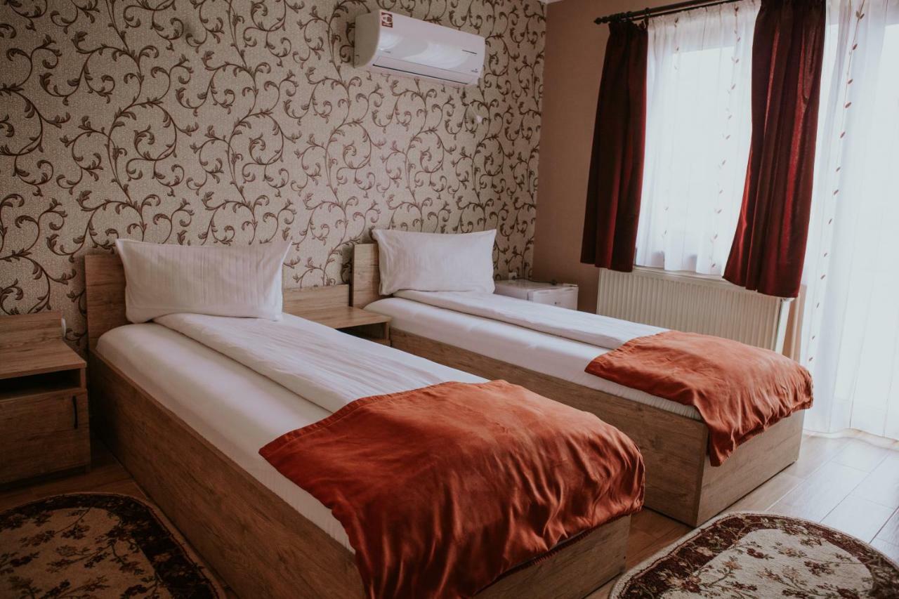 Hotel-Restaurant Milenium Salonta Ngoại thất bức ảnh